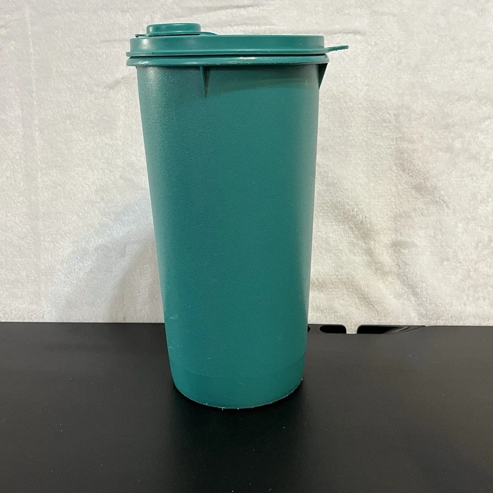 VTG Tupperware Round #563-8 Beverage Pitcher Flip-top Lid A-Tab Teal Green